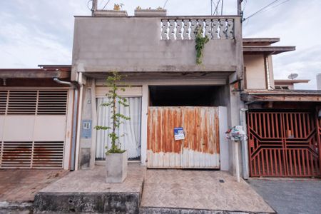 Casa de condomínio para alugar com 200m², 4 quartos e 1 vaga Casa de condomínio para alugar com 200m², 4 quartos e 1 vagaFachada da Casa