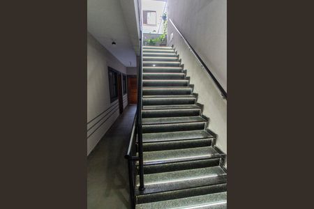 Apartamento para alugar com 38m², 1 quarto e sem vaga Apartamento para alugar com 38m², 1 quarto e sem vagaEscada