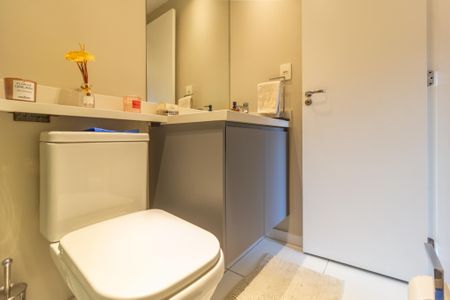 Apartamento à venda com 55m², 2 quartos e 1 vaga Apartamento à venda com 55m², 2 quartos e 1 vagaBanheiro