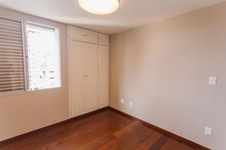 Apartamento à venda com 118m², 4 quartos e 2 vagasQuarto 2