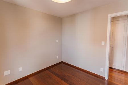 Apartamento à venda com 118m², 4 quartos e 2 vagasQuarto 2