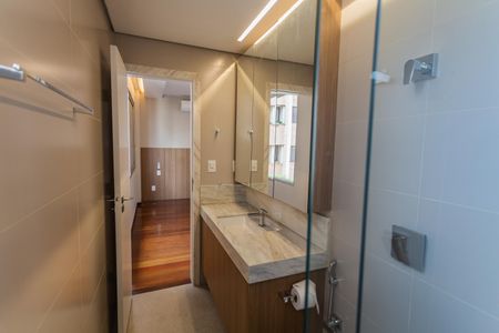 Apartamento à venda com 118m², 4 quartos e 2 vagasBanheiro da Suíte