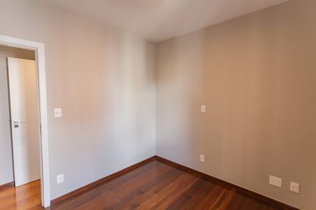 Apartamento à venda com 118m², 4 quartos e 2 vagasQuarto 4