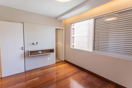 Apartamento à venda com 118m², 4 quartos e 2 vagasSuíte