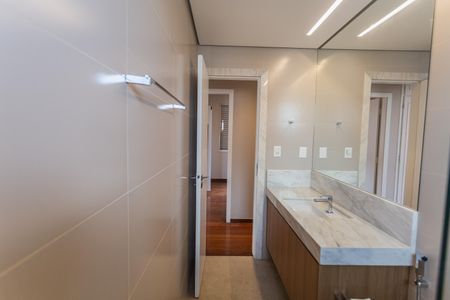Apartamento à venda com 118m², 4 quartos e 2 vagasBanheiro Social
