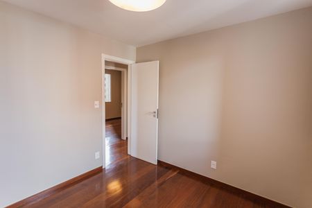 Apartamento à venda com 118m², 4 quartos e 2 vagasQuarto 2