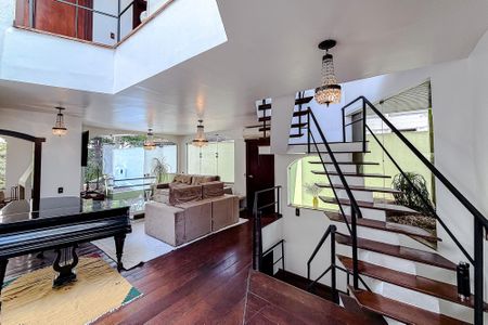 Casa à venda com 920m², 3 quartos e 5 vagasSala