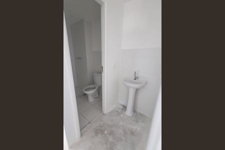 Banheiro de apartamento à venda com 2 quartos, 47m² em Vila das Bandeiras, Guarulhos