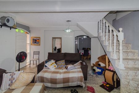 Casa à venda com 157m², 3 quartos e 2 vagasSala