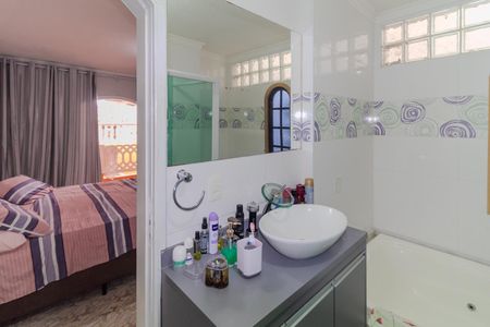 Casa à venda com 157m², 3 quartos e 2 vagasBanheiro da Suíte