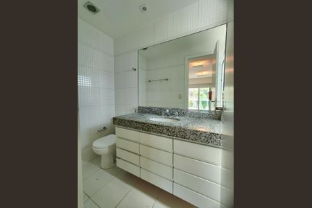 Apartamento à venda com 170m², 4 quartos e 2 vagasBanheiro da Suíte 1