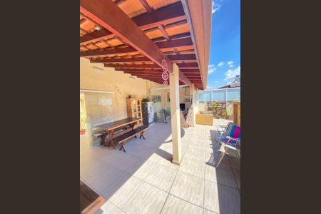 Casa à venda com 114m², 3 quartos e 2 vagas