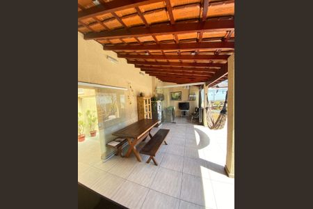 Casa à venda com 114m², 3 quartos e 2 vagas