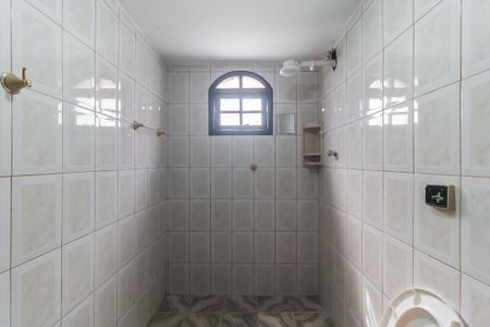 Casa para alugar com 300m², 4 quartos e 6 vagas Casa para alugar com 300m², 4 quartos e 6 vagasBanheiro da Suíte 2