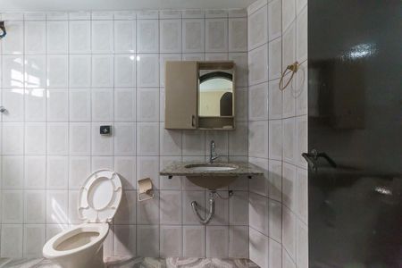 Casa para alugar com 300m², 4 quartos e 6 vagas Casa para alugar com 300m², 4 quartos e 6 vagasBanheiro da Suíte 2