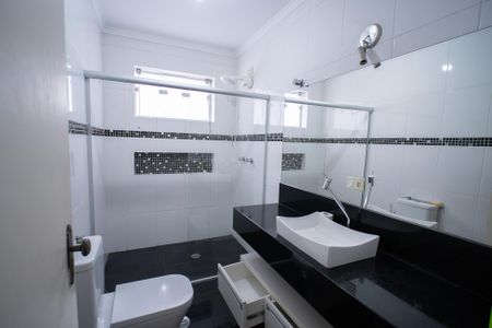 Casa à venda com 250m², 4 quartos e 2 vagasBanheiro 2