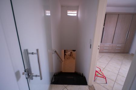 Casa à venda com 250m², 4 quartos e 2 vagasEscada