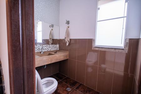 Casa à venda com 250m², 4 quartos e 2 vagasBanheiro 3