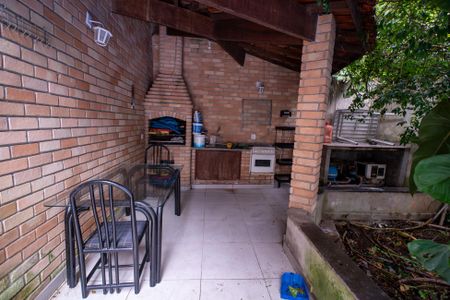 Casa à venda com 250m², 4 quartos e 2 vagasChurrasqueira