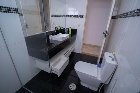 Casa à venda com 250m², 4 quartos e 2 vagasBanheiro 2
