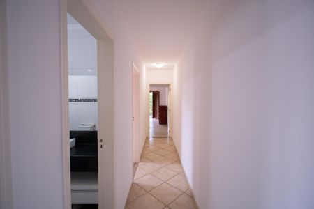 Casa à venda com 250m², 4 quartos e 2 vagasCorredor