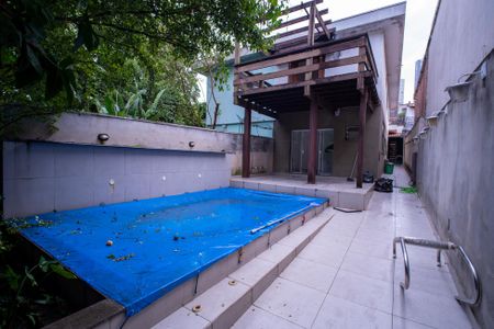 Casa à venda com 250m², 4 quartos e 2 vagasPiscina