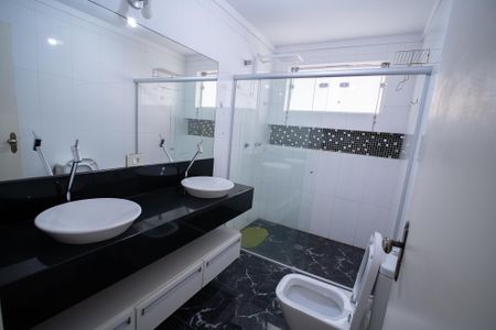 Casa à venda com 250m², 4 quartos e 2 vagasBanheiro 1