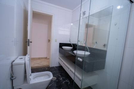 Casa à venda com 250m², 4 quartos e 2 vagasBanheiro 1