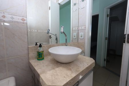 Casa de condomínio à venda com 126m², 3 quartos e 2 vagasBanheiro Social