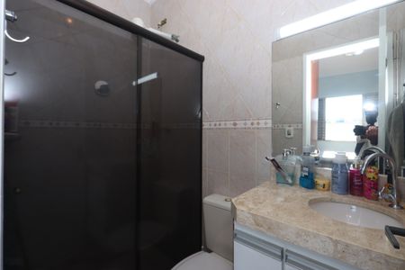 Casa de condomínio à venda com 126m², 3 quartos e 2 vagasBanheiro da Suíte