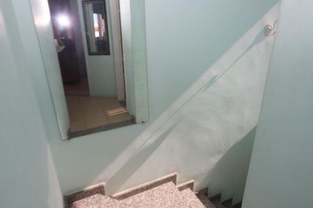 Casa de condomínio à venda com 126m², 3 quartos e 2 vagasEscada
