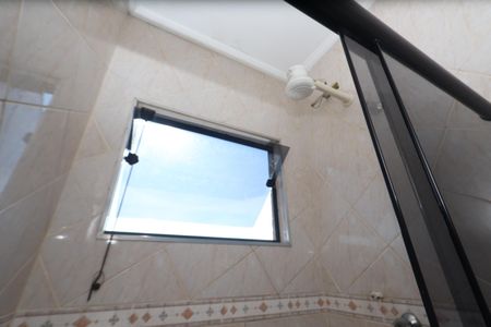 Casa de condomínio à venda com 126m², 3 quartos e 2 vagasBanheiro Social