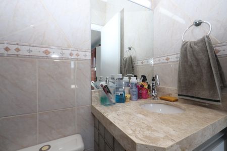 Casa de condomínio à venda com 126m², 3 quartos e 2 vagasBanheiro da Suíte