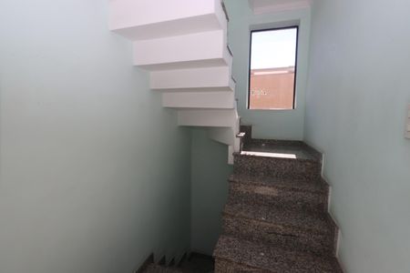 Casa de condomínio à venda com 126m², 3 quartos e 2 vagasEscada