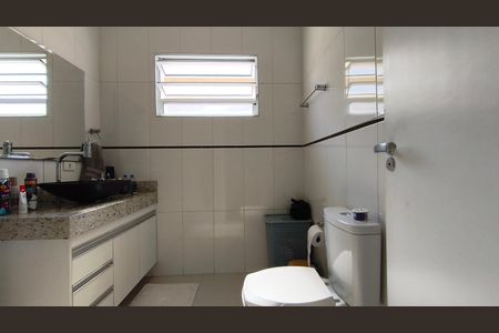 Casa à venda com 223m², 3 quartos e 2 vagasBanheiro da Suíte 2