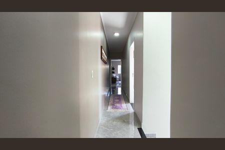 Casa à venda com 223m², 3 quartos e 2 vagasCorredor interno