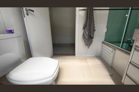 Casa à venda com 223m², 3 quartos e 2 vagasBanheiro da Suíte 2