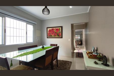 Casa à venda com 223m², 3 quartos e 2 vagasSala