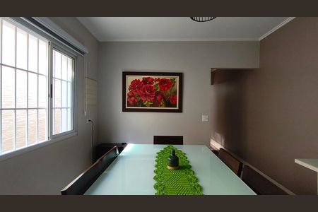 Casa à venda com 223m², 3 quartos e 2 vagasSala