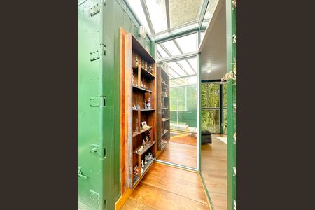 Casa para alugar com 300m², 1 quarto e 3 vagasEscada