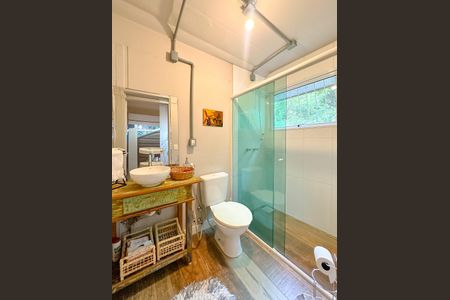 Casa para alugar com 300m², 1 quarto e 3 vagasBanheiro 1