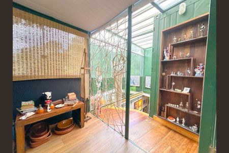 Casa para alugar com 300m², 1 quarto e 3 vagasEscada