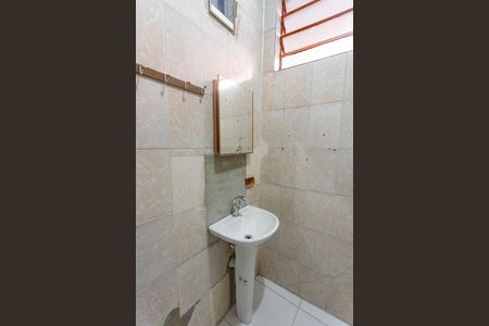 Casa para alugar com 60m², 3 quartos e 1 vaga Casa para alugar com 60m², 3 quartos e 1 vagaBanheiro social