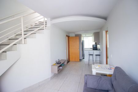 Sala de apartamento para alugar com 2 quartos, 56m² em Cabral, Contagem