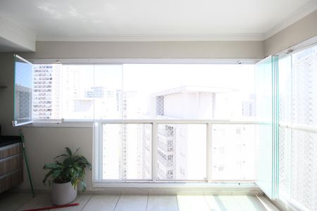 Apartamento para alugar com 75m², 2 quartos e 1 vagaVaranda