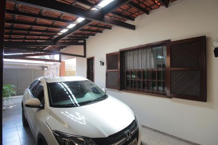 Casa à venda com 244m², 3 quartos e 3 vagasGaragem