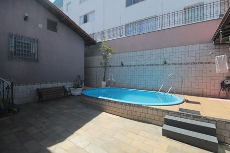 Casa à venda com 244m², 3 quartos e 3 vagasPiscina