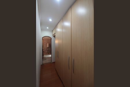 Casa à venda com 244m², 3 quartos e 3 vagasCorredor