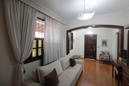 Casa à venda com 244m², 3 quartos e 3 vagasSuite