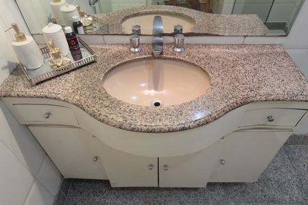 Casa à venda com 244m², 3 quartos e 3 vagasBanheiro Social